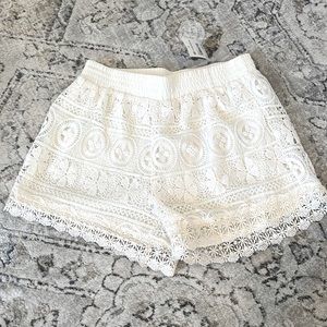 Blu Pepper Lace shorts in white/cream